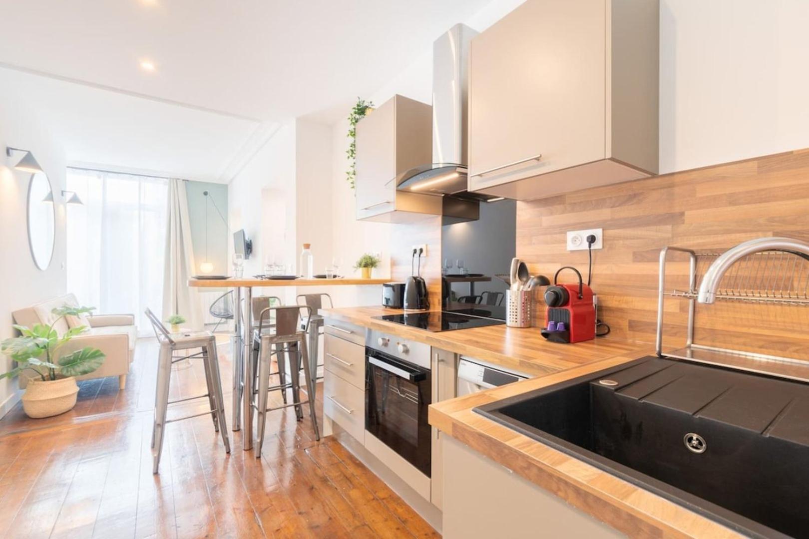 ליל Renovated Apartment 3Bed 2Bath מראה חיצוני תמונה