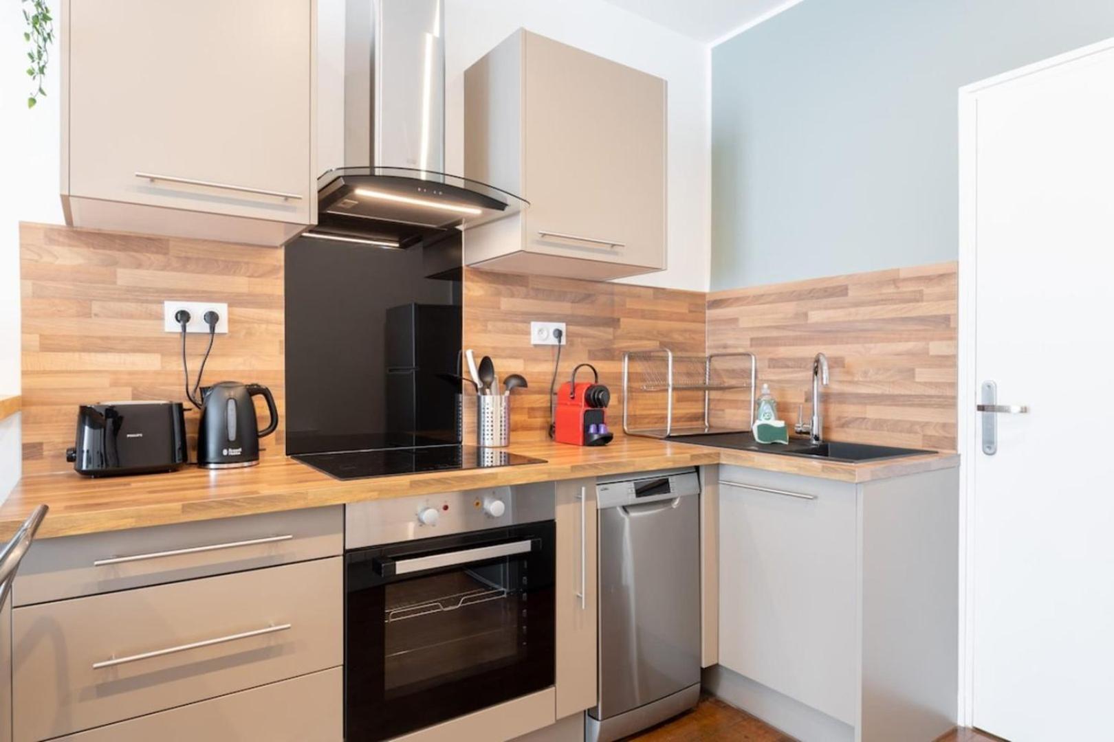 ליל Renovated Apartment 3Bed 2Bath מראה חיצוני תמונה